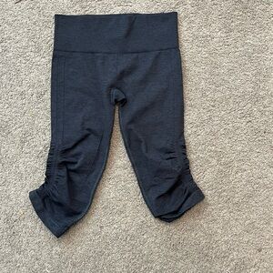 Lululemon size 6 cropped leggings